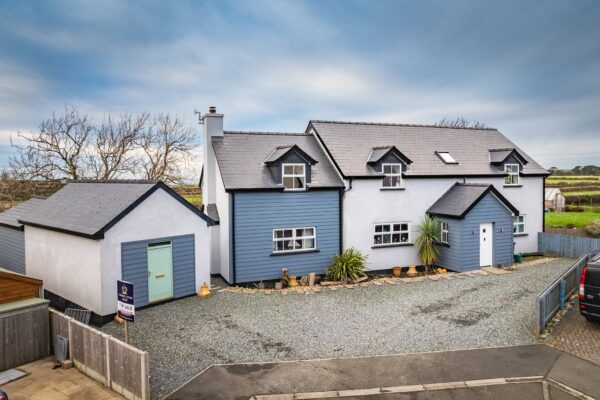 2 Eldergrove, Broad Haven, SA62 3GA