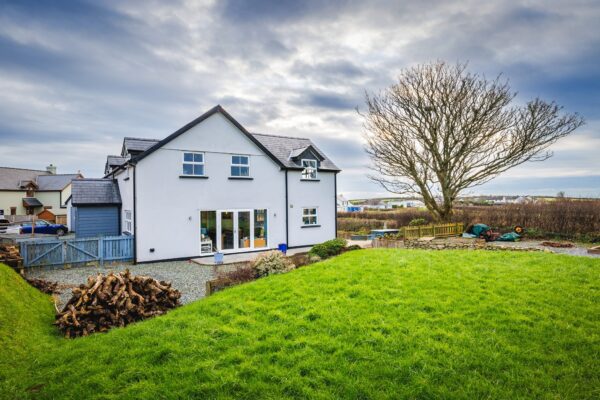 2 Eldergrove, Broad Haven, SA62 3GA