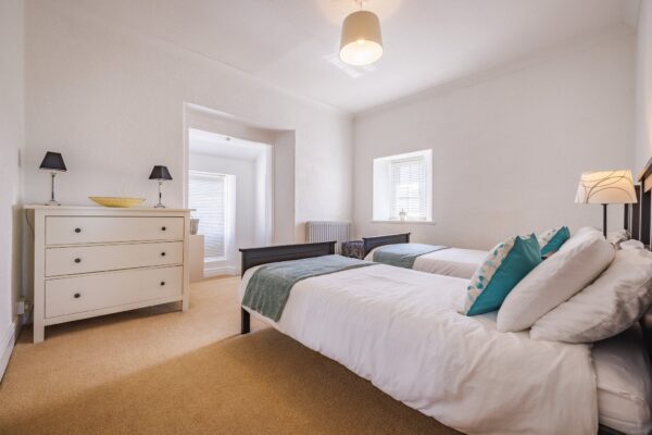 Glanymor, SA70 7TE