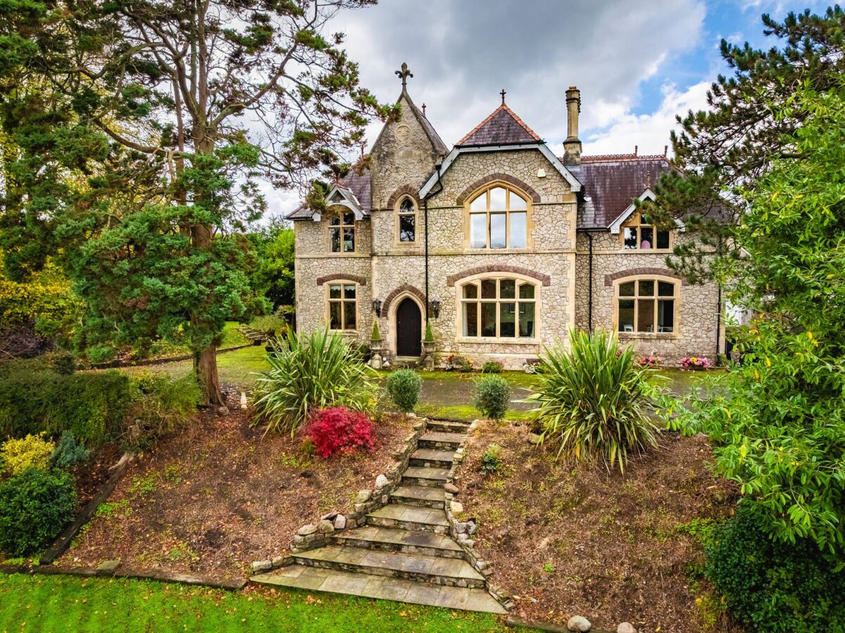 Ficerdy Manor, SA18 3JB