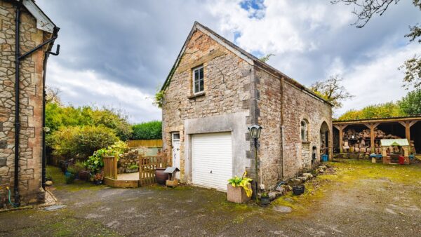 Ficerdy Manor, SA18 3JB