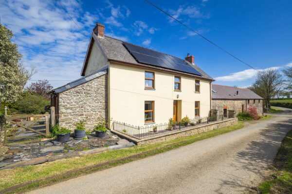 Longlands, SA62 4QB